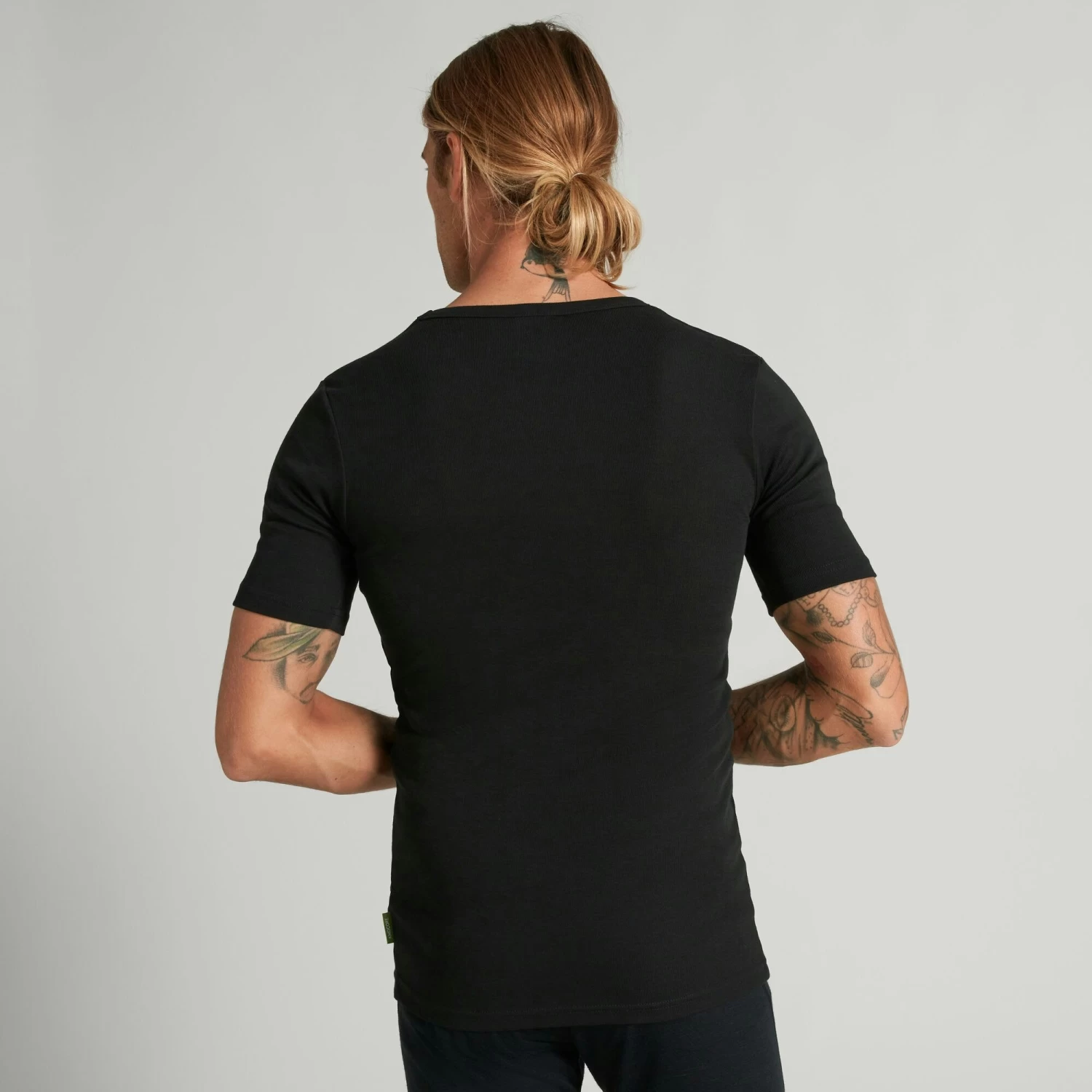 Kathmandu KMDCore Polypro Short Sleeve Unisex Top - Image 5