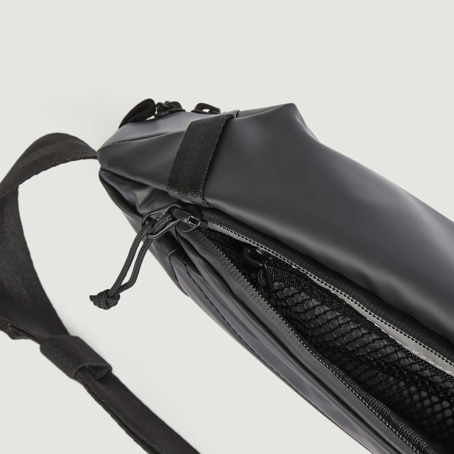 Kathmandu Amphi Cross Body Bag - Image 7